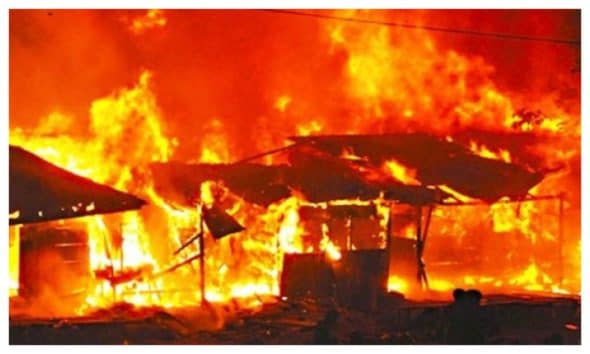 BREAKING: Fire razes building in Lagos, sparks panic among residents